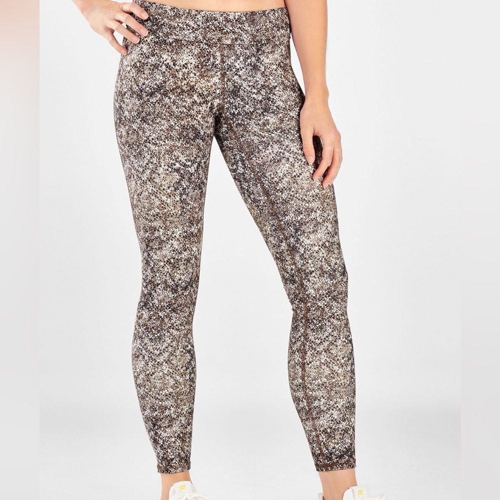 NWOT FABLETICS Define Powerhold 7/8 Legging, Size Medium